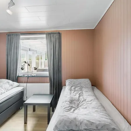 4 Bedroom Beautiful In *
