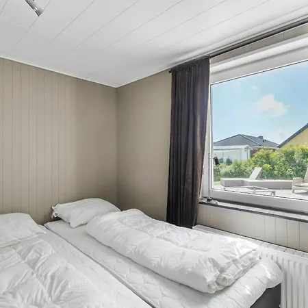 4 Bedroom Beautiful In بيت للعطل *
