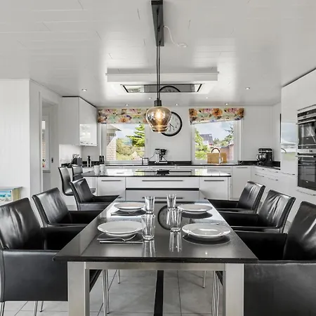 4 Bedroom Beautiful In
