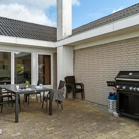 4 Bedroom Beautiful In بيت للعطل ثيستد